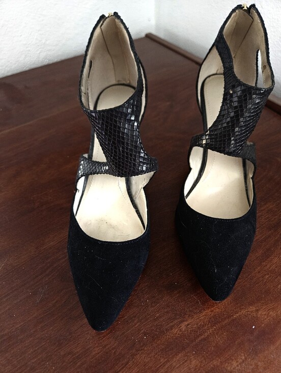 Marc Fisher Shoes - Marc Fisher Black Pointed-Toe Cutout Ankle-Strap Heels. Size 8